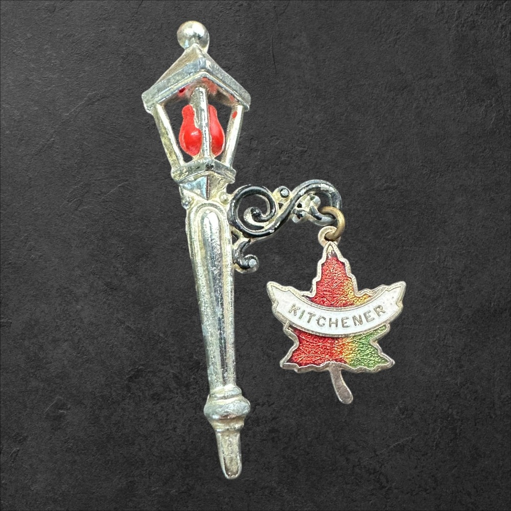 Unbranded Souvenir Brooch Gold Tone Kitchener Lamppost Maple Leaf Vintage